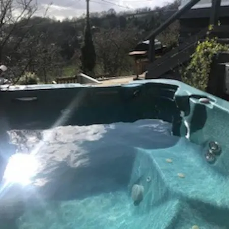 A Cotswold Cabin With Great Views And A Hot Tub Stroud  Buitenkant foto