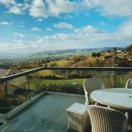A Cotswold Cabin With Great Views And A Hot Tub Stroud  Buitenkant foto