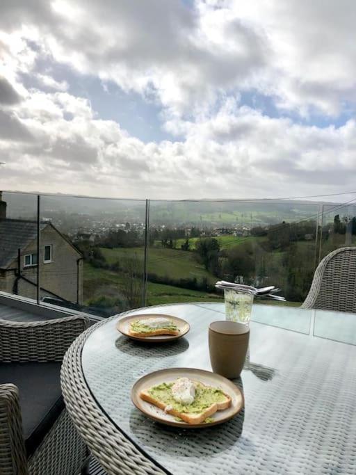 A Cotswold With Great Views And A Hot Tub *