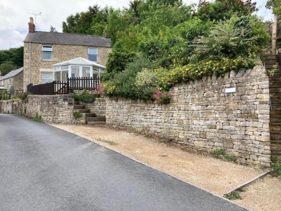 A Cotswold With Great Views And A Hot Tub Holiday home Stroud (Gloucestershire)