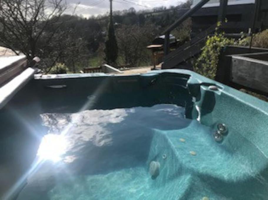 Holiday home A Cotswold With Great Views And A Hot Tub